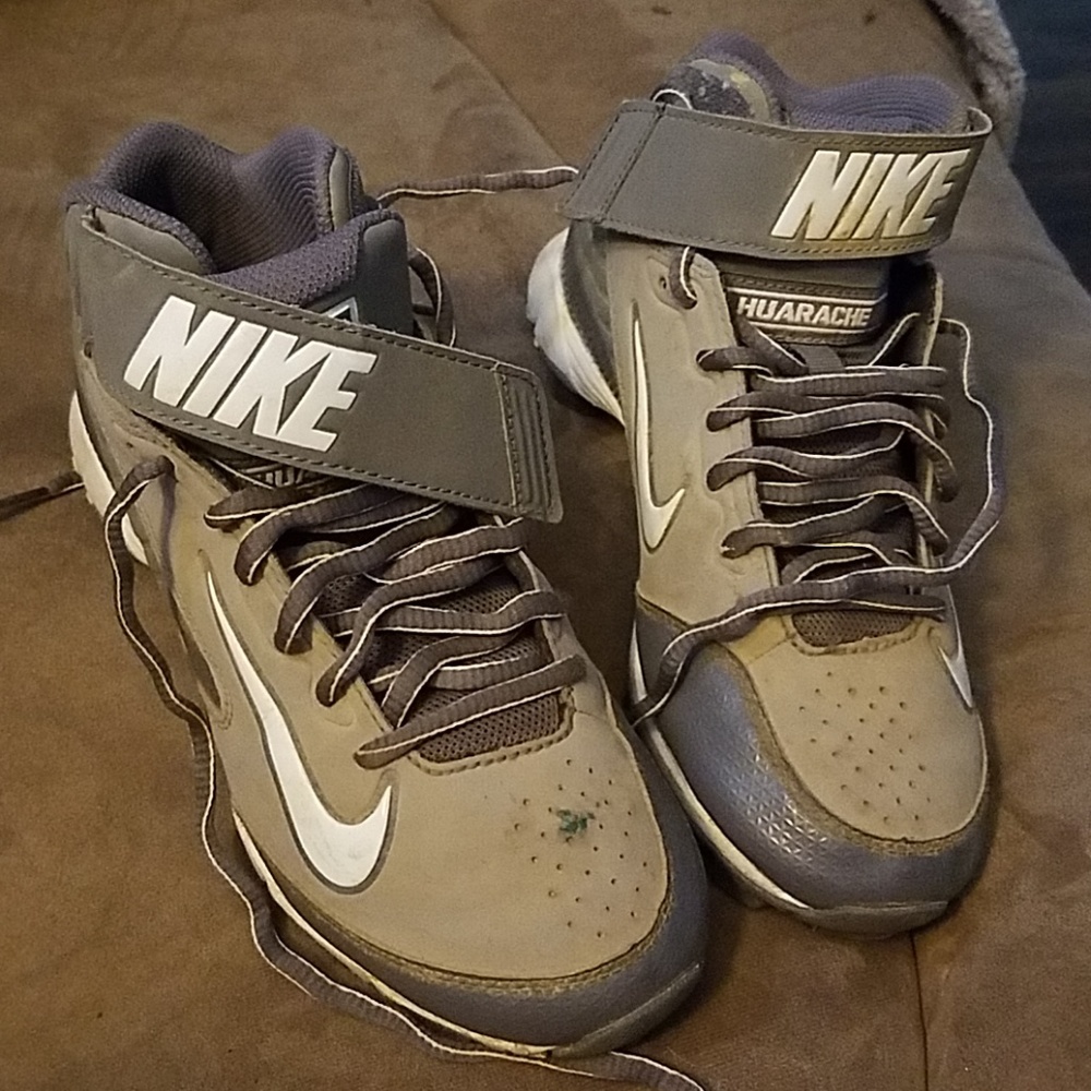 Youth Nike fastflex baseball cleats.